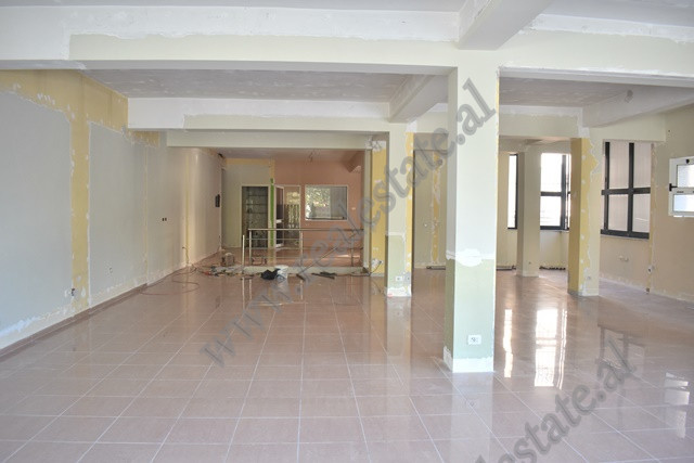 Dyqan per shitje prane zones se Laprakes ne Tirane (TRS-917-47L)